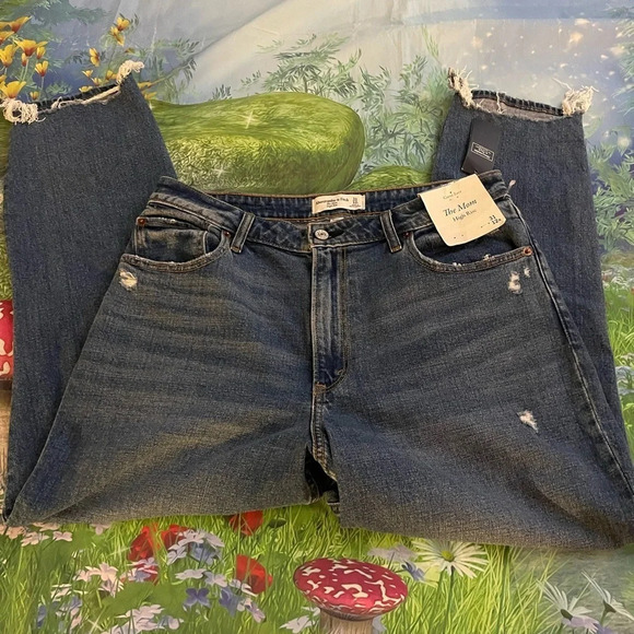 Abercrombie Curve Love High Rise Mom Jean, Size 31/12 Reg, NWT - Picture 7 of 16